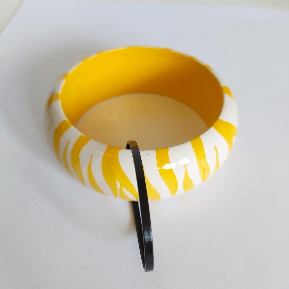 *3/$20* Free Press yellow & white bangle NWOT